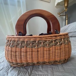 Basket purse with wooden handles
